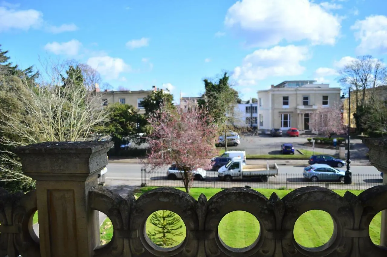 Flat 3, 6 Lypiatt Terrace Cheltenham Gloucestershire Gl50 2Sx 0*,  United Kingdom